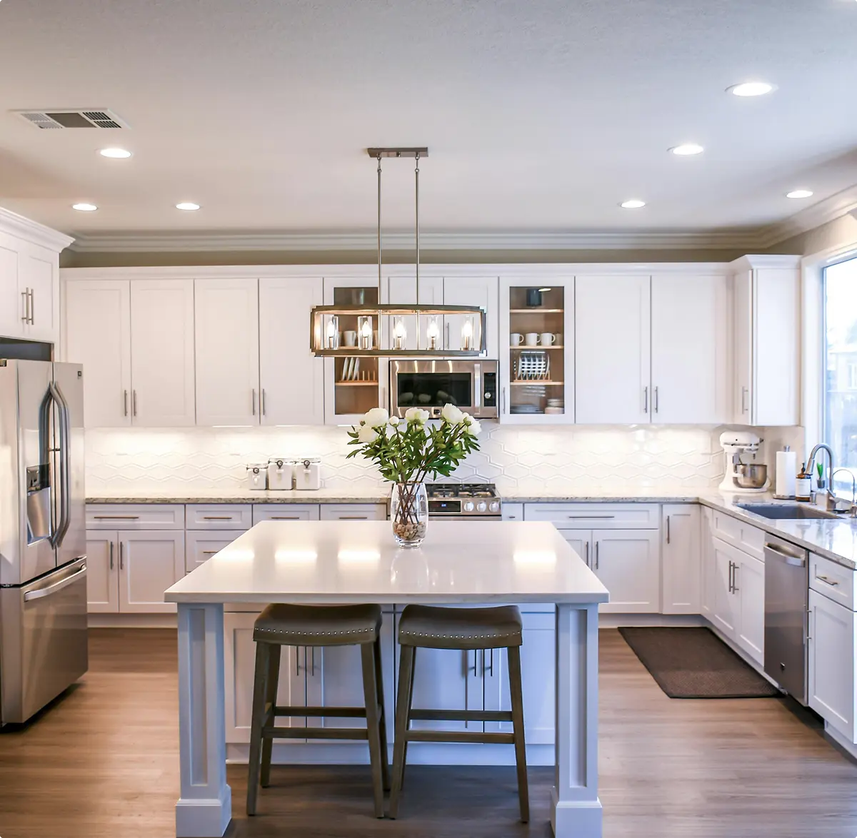 Image of a clean kitchen.